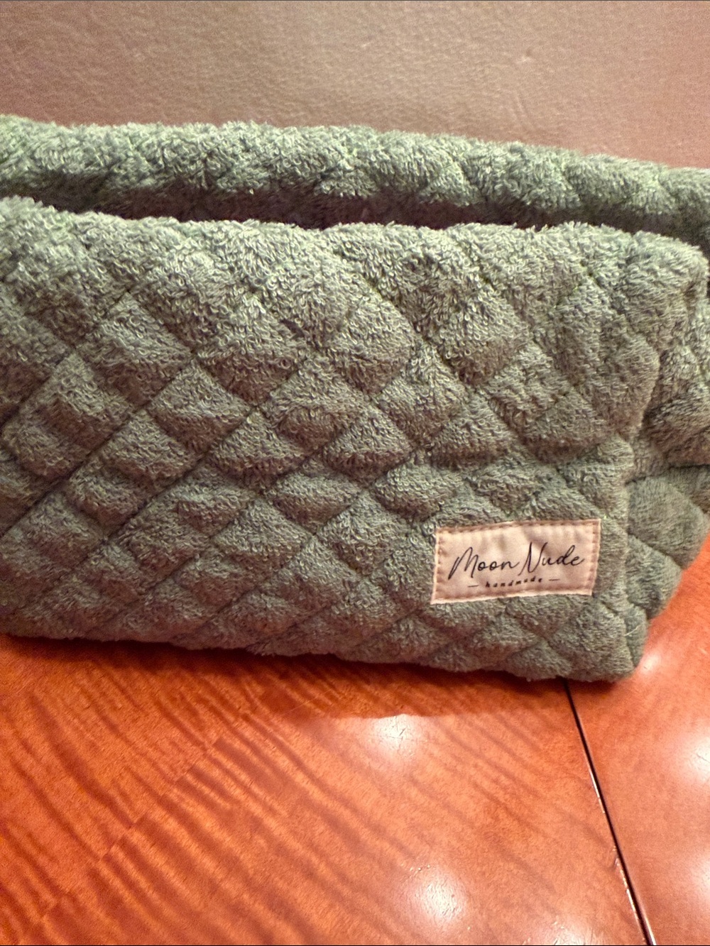 New MoonNude Handmade Green Quilted Terry Dopp Kit with Pink Lining - Picture 5 of 6